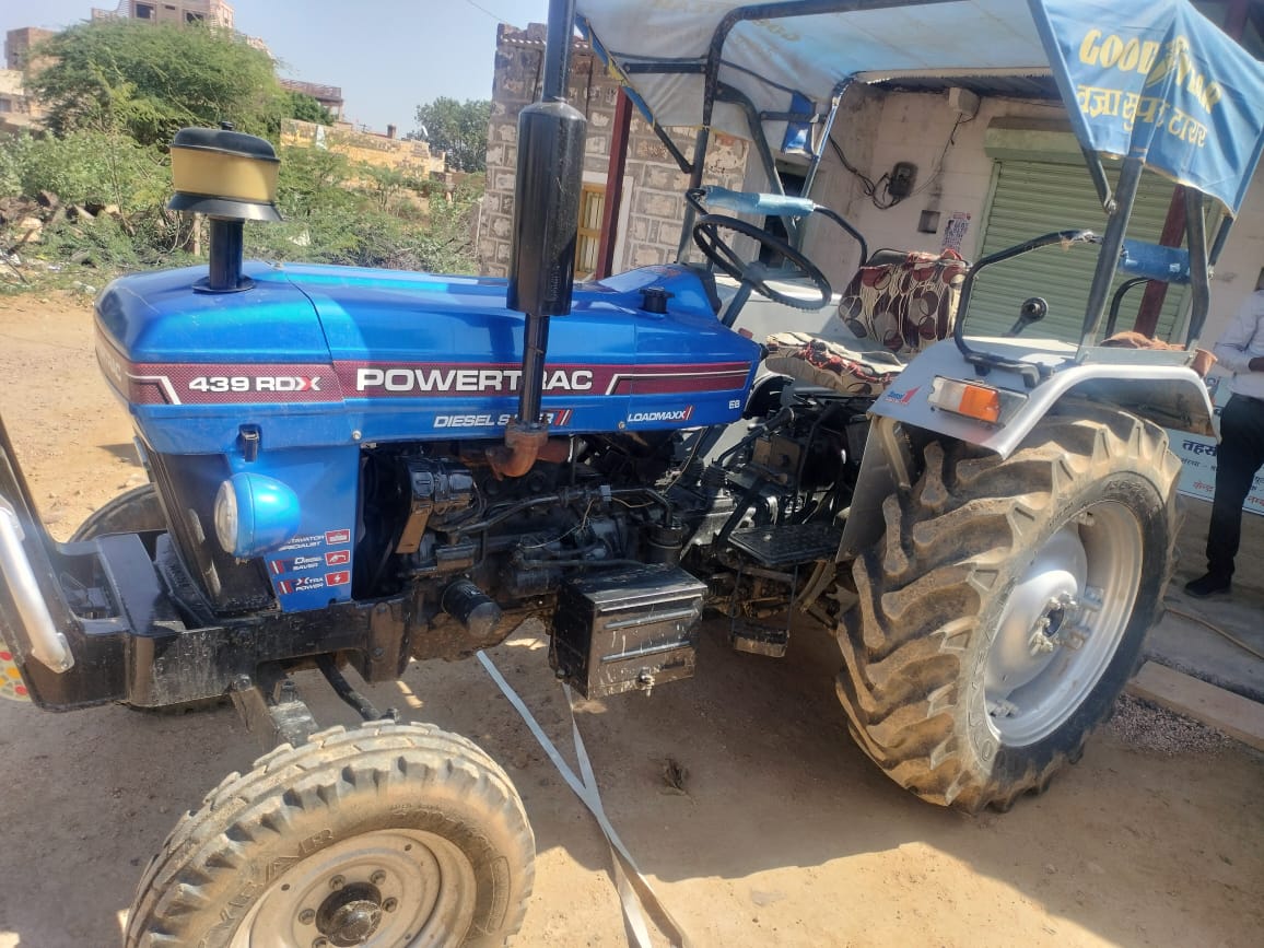 पॉवरट्रैक ट्रैक्टर